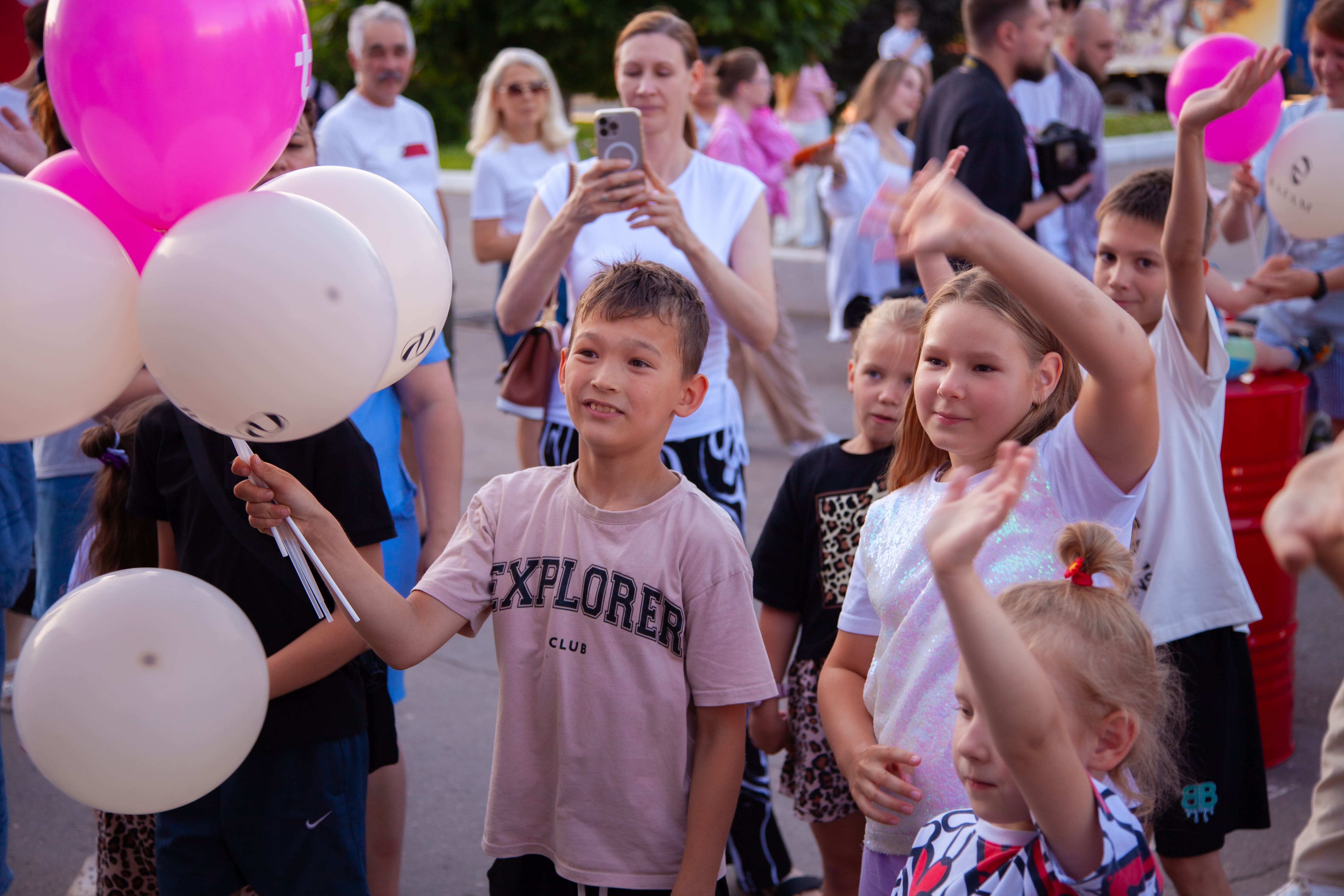 Танцы, мороженое и магия: «Белая Долина» отправила детей в школу чародейства и волшебства